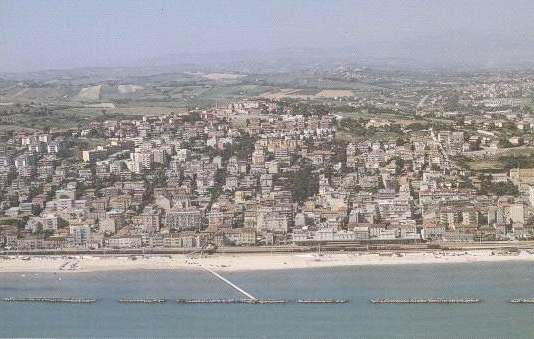 Panorama aereo dal mare