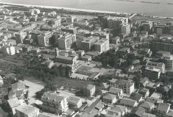 Il quartiere attorno alla chiesa di Sant'Antonio dall'aereo