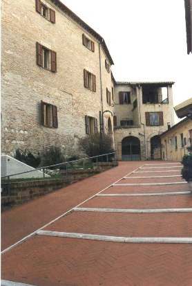 Altro ingresso al castello di Falconara Alta