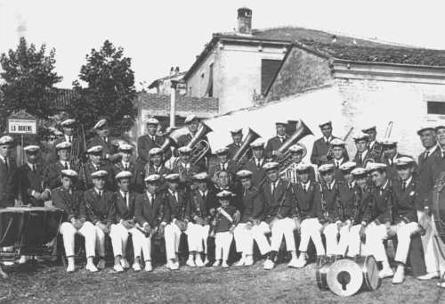 Foto storica della banda in posa