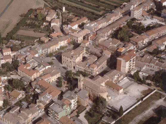 Vista dall'aereo del castello di Castelferretti