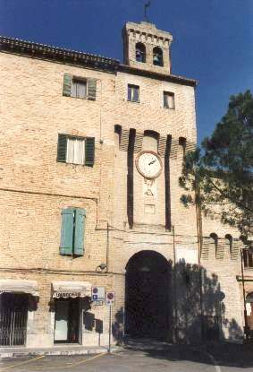 Torre dell'orologio del castello di Castelferretti