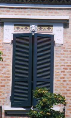 Elementi architettonici in via Bixio