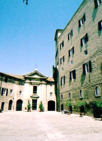 Cortile del castello di Rocca Priora